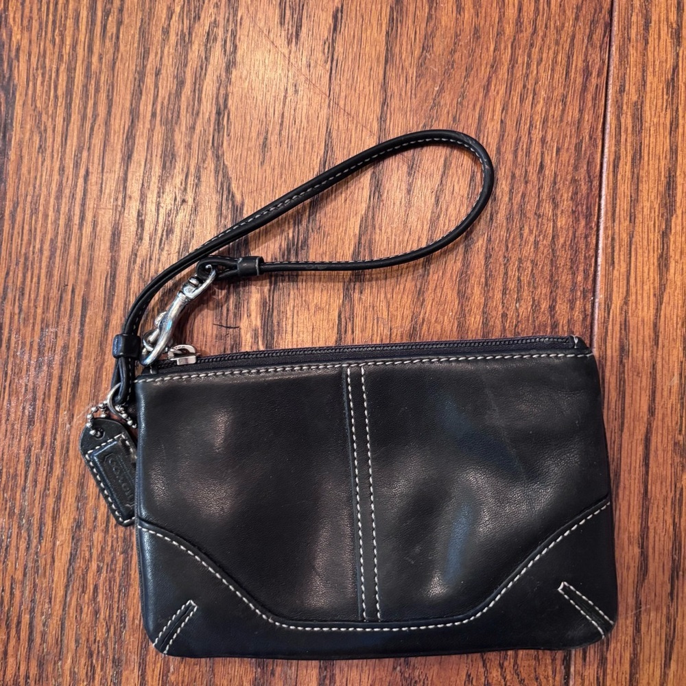 Vintage Coach Contrast Stitch Leather Wristlet